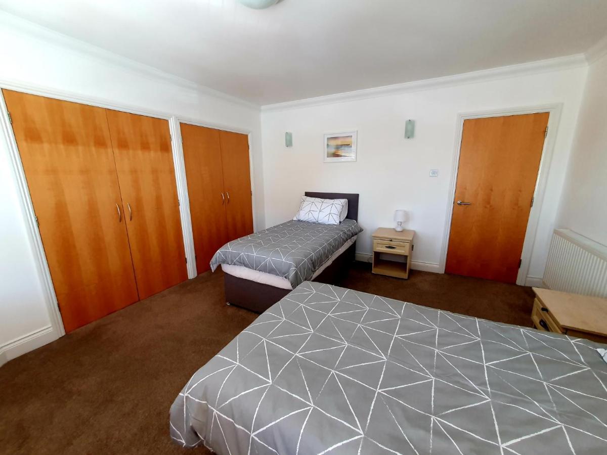בורנמות' Top Quality Beach Front Apartment Sleep Up To 7 Guests מראה חיצוני תמונה