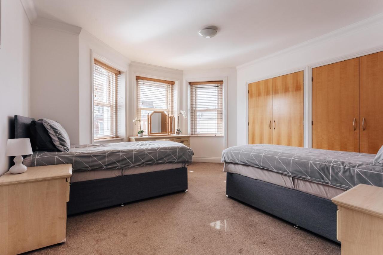 בורנמות' Top Quality Beach Front Apartment Sleep Up To 7 Guests מראה חיצוני תמונה
