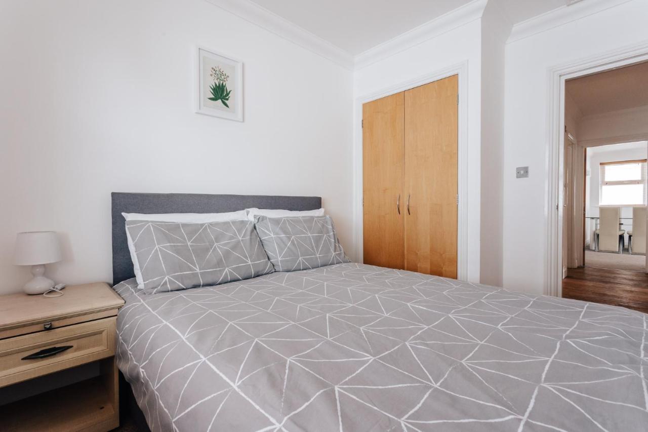 בורנמות' Top Quality Beach Front Apartment Sleep Up To 7 Guests מראה חיצוני תמונה